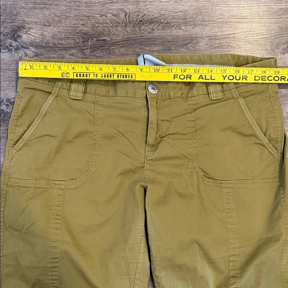 Athleta Hillcrest Green Moss Capri Size 16